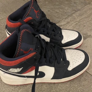 Jordans - Säljer mina coola jordans ❤️ Sparsamt använda så fint skick!! Storlek 38💙