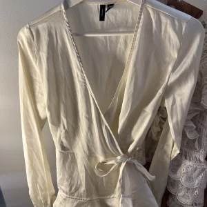 Silkes blus - Vero moda - Jättefin blus. Nyskick, storlek s.