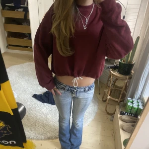 Sweatshirt - Jätte fin vinröd tröja med knyte🥰🥰