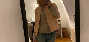 3/4 jacka - Säljer min super fina 3/4 jacka som är ljus rosa. Storlek s och perfekt passform och fantastiskt till våren. Jag tar 270kr+frakt💗💗💗