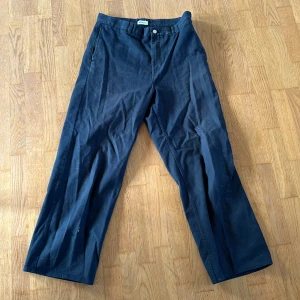 WEEKDAY ROSS WIDE - Ross wide trousers, storlek 52,  bra skick inga defekter