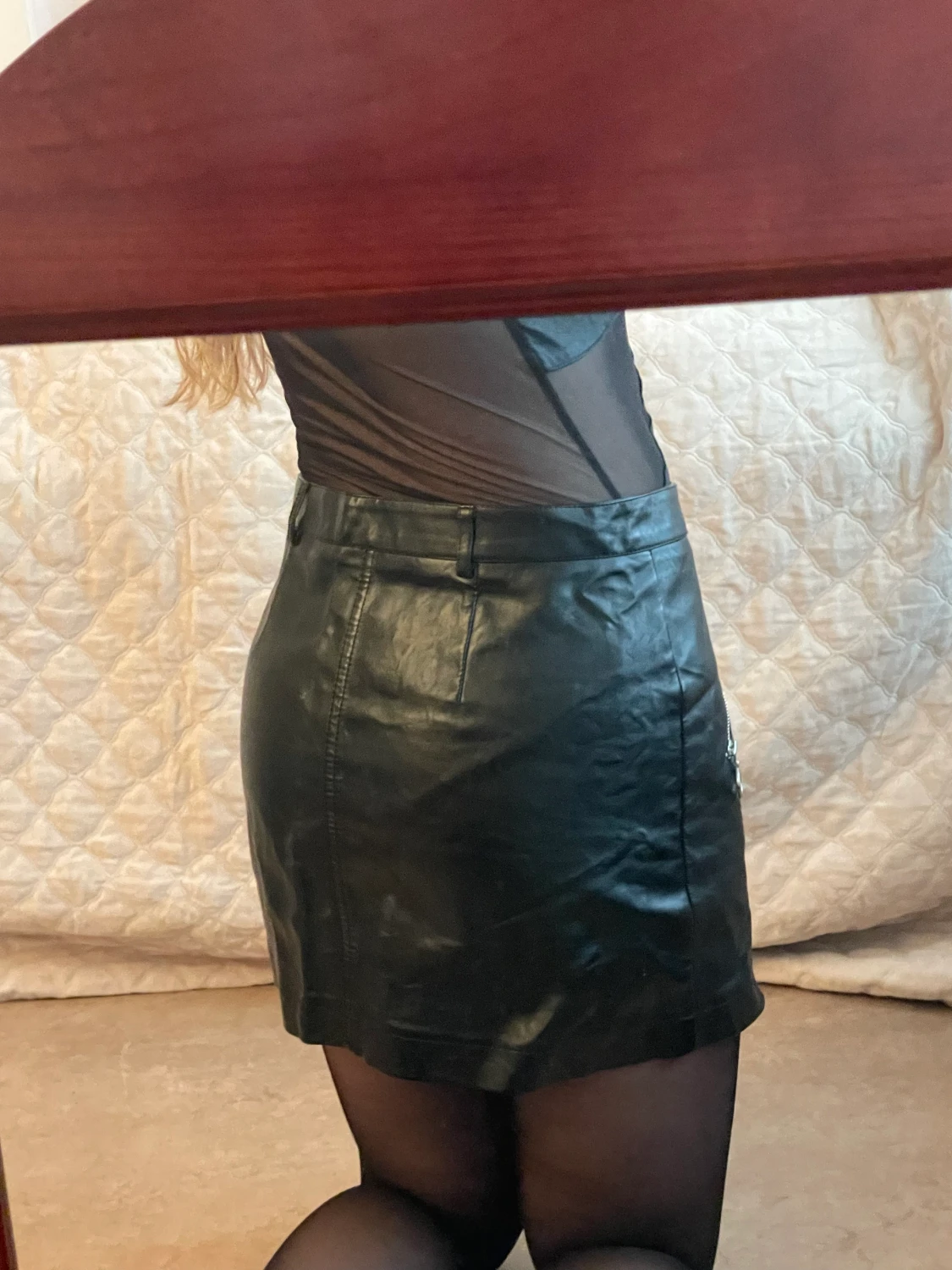 Svart läderimitation kjol - 90