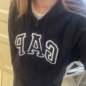 Gap hoodie  - Väldigt bra skick då den inte kommit till användning. Köparen står för frakt🙃