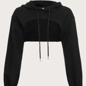 Det är en svart magtröja i storlek S. Det e en hoodie och den är nästan helt oanvänd den kostar 105 kr eftersom att jag köpte den för 119 så snälla köp den så blir jag jätteglad hejdå💜💙💚💛