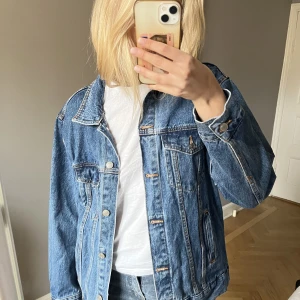 Jeansjacka - ”baggy” jeansjacka. Storlek M 