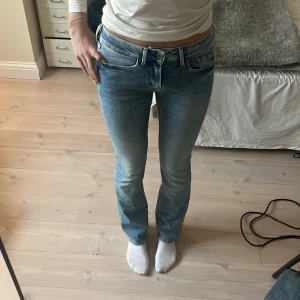  Jeans  - Säljer mina pepe jeans eftersom jag inte fått någon användning av de. Köpta för två månader sedan och använda ca 5 gånger💗De är helt slut sålda. Jag har storlek 26x32 och är 170 och har I vanliga fall storlek 34💗pris kan diskuteras💗