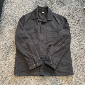 Overshirt - Fin jacka/overshirt från Arket som passar perfekt till våren. Knappt använd. För fler frågor kom privat. 