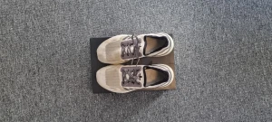 Ultraboost james bond ltd - Säljer mina ultraboost james  bond edition nu efter ett år använde de förra sommaren då det var luftiga och sköna säljer dom på grund av att de är för små cond 8/10 där är små fläckar på tårna som går att tvätta bort