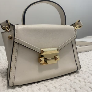 Bag - Used a few times  Original price 2300kr Accepting offers!