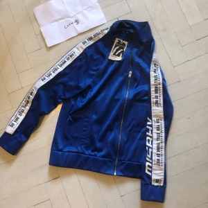 Misbhv track jacket - Knappt använd lapp finns kvar 
