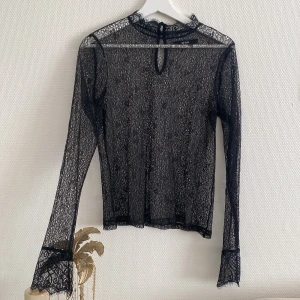 Blus mönstrad - Såå fin blus som tyvärr inte kommer till användning! Knappt använd, perfekt skick!