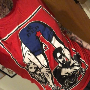 Kul tshirt - Vintage  Aldrig använd Står st L men passar som S