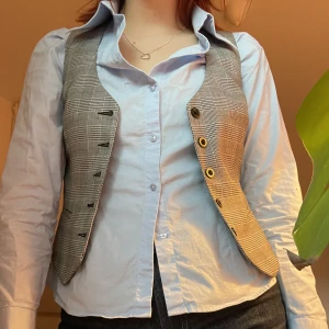 Kostymväst  - Grå kostymväst från Lindex.