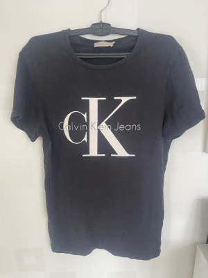 T-shirt Calvin Klein  - Hej säljer nu min Calvin Klein t-shirt