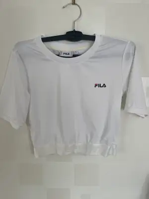 Hej säljer nu min fila t-shirt i storlek s, aldrig använd.