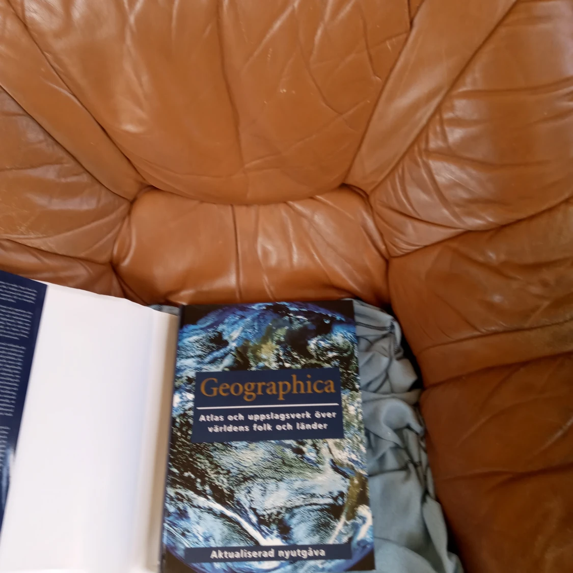 Atlas uppslagsverk Geographica nyutgåva . - 90