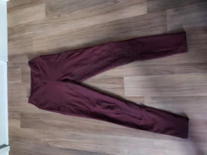 ⭐️Oanvända ZacZess⭐️ - Säljer nu mina helskodda Zaczess Ohio bordeaux storlek xxs då dom inte passade mig.  Lappen sitter kvar och dom är endast provade.   Nypris 700kr Mitt pris: 400kr