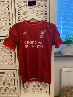 Liverpool fc matchtröja  - Använd bara några få gånger och är i väldigt bra skick