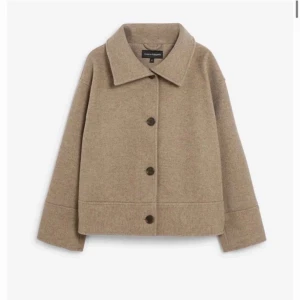 Kappahl kappa💕💕 - Jag säljer min jätte fina beige bruna kappa då den tyvärr inte kommer till användning längre! Den är i bra skick och passar XS-M💕💕