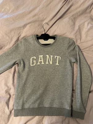 Gant tröja - Gant tröja som är för liten på mig, använd sparsamt alltså inga defekter. Köpt i butik Skriv för mer bilder☺️