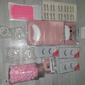 Fransar - Säljer allt för 200 kr. Vid frågor skriv gärna