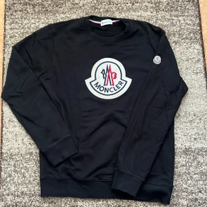 Tröja Moncler  - Knappt använd 