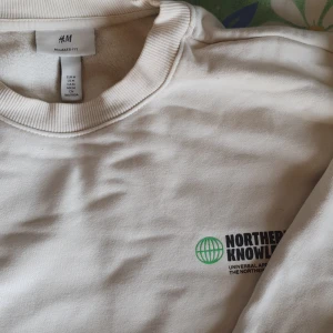 H&M tröja - H&M relaxed fit tröja.