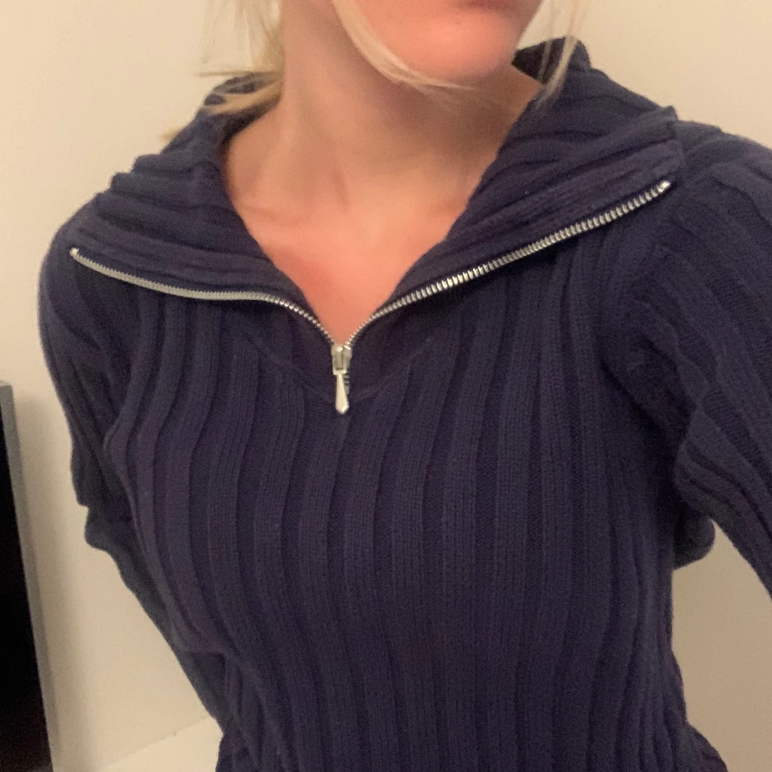 Marinblå zip tröja