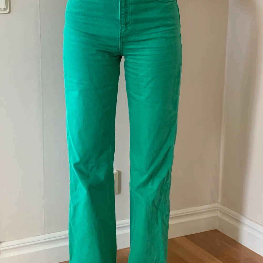 Zara jeans, storlek 36, är 164cm. Jeans & Byxor.