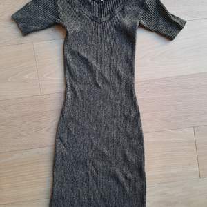Knee-long skin tight dress with golden knitting. Unknown brand, excellent condition. 