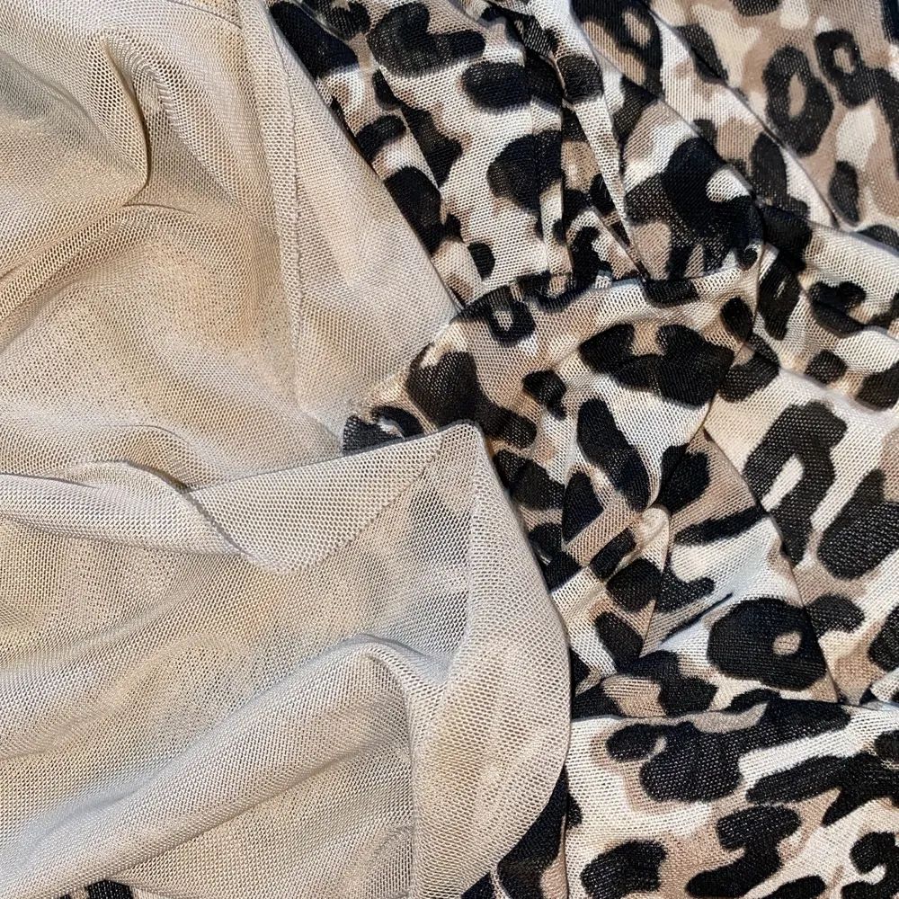 En leopardmönstrad kjol från Lindex i storlek XL, använd 1 gång! Trippla lager med typ så den är inte genomskinlig, väldigt luftig och skön💕. Kjolar.