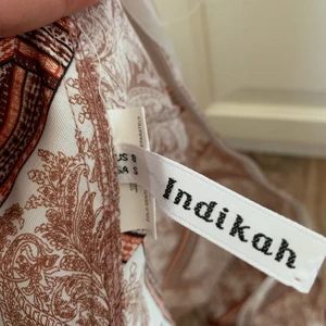 Topp Mönstrad Crop - Super fin, ovanlig croppad topp i form av sjal :) köpt i Australien!