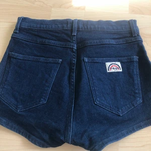 Short från Wrangler - Sjukt snygga short från wrangler. Köpta för ett tag sedan men knappt använda. Storlek xs-m. 