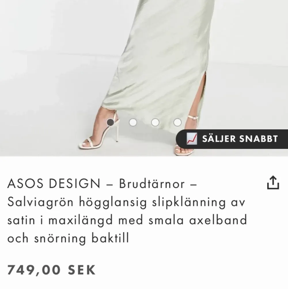 säljer denna superfina klänning från asos. alldrig använd så lappar är kvar. super fin knytning och slit💓💓. Klänningar.