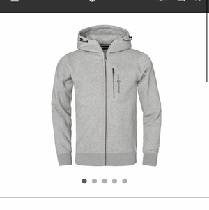 Säljer min gråa sail racing storlek S - Använd 2 månader inga hål 