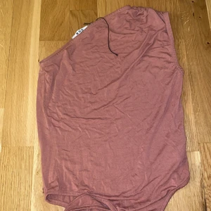 Festlig topp - En topp med en Axel. Från nakd i storlek. Xxs. 