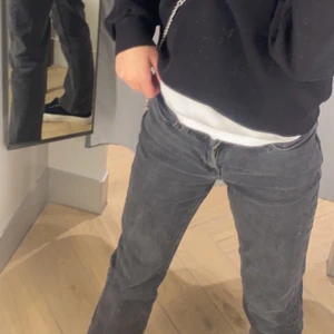 Supersnygga jeans från Weekday.  - Favoritbyxor. Storlek 24/30. Är 163 lång. Slutsålda i denna storlek. 