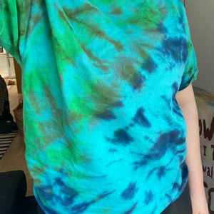 Tie Dye T-shirt - T-shirt köpt i vintagebutik i Göteborg