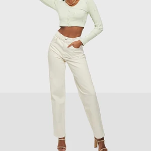  Beiga Jeans - Beiga jeans från Gina Tricot i strl 36 (endast använda en gång) ord pris 600kr mitt pris 250kr + frakt (66kr)                     (Kan skicka egna bilder på byxorna)                                Fraktar endast och köparen står för frakten 