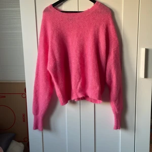 stickad tröja från BikBok storlek L - Superfin rosa färg, knappt använd