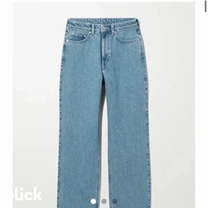 Weekday jeans  - Säljer ett par superfina weekday jeans då jag har ett par liknande. Sparsamt använda och lite längre i benen. Säljes 200kr ink frakt. Strlk 27:32 (som en S/M) 