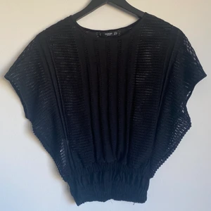 Mango Mesh Topp, strl S - Cool mesh topp från Mango. Aldrig använd. Strl S.