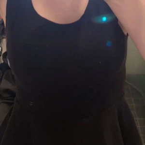 Linnea från BIK BOK, storlek M - Säljer detta linne för 40kr då jag aldrig använder det och bara ligger i garderoben. Finns bättre bilder bara att komma privat. Är du intresserad hör av dig. Köparen står för frakten eller så kan jag även mötas i Uddevalla eller Munkedal 