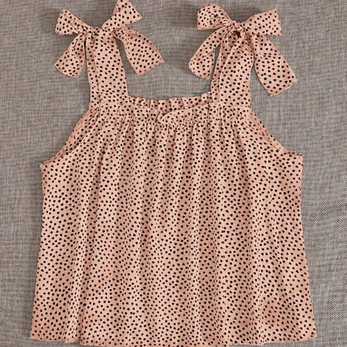 Rosa Topp från shein med lilla hjärtan.  - 90