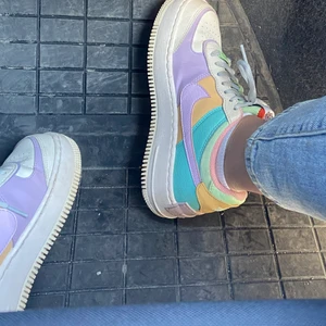 Nike Air Force 1 - Nike Air Force 1, färg: pale ivory/celestial gold/tropical twist