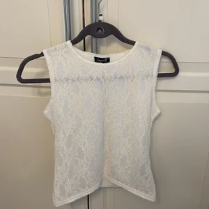 Vit topp  - Jätte fin tröja som aldrig har kommit till användning 