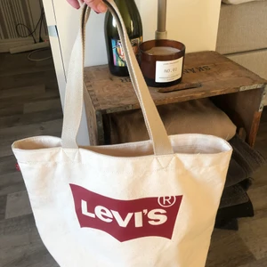 Tygväska - En snygg tygväska från Levis! Nypris 199kr