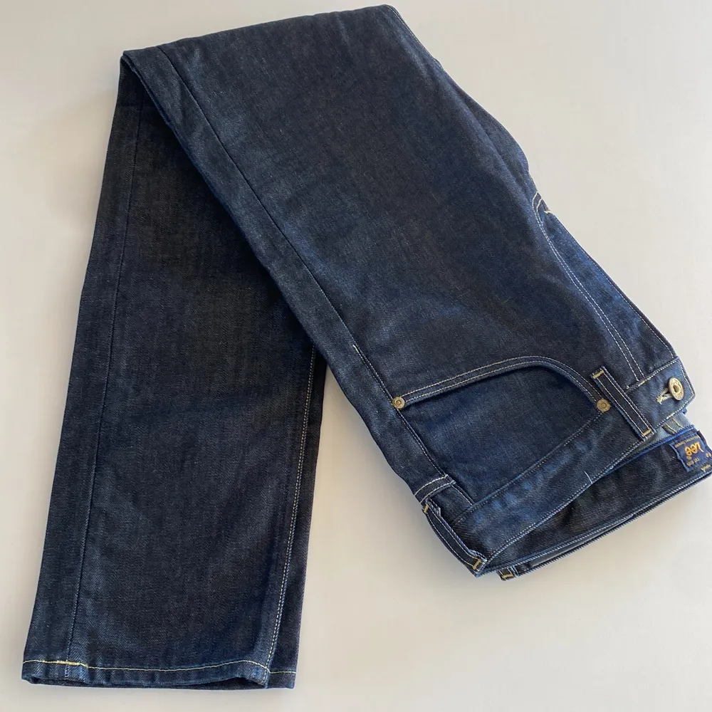 skitsnyggaaaa Lee jeans som jag köpt second hand men passade inte på mig! är i superbra skick! lite osäker på om jag vill sälja men skriv privat vid intresse! Skälv skulle jag säga att midjan är i storlek 29 och längden passade mig som är 173🥰. Jeans & Byxor.