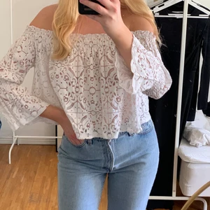 Blus  - Blus från Zara i storlek L, 150kr 🪽