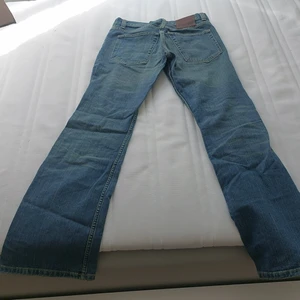 Vintage jeans 90-tal, storlek 29/32 - Vintage Jeans med vida ben i mycket bra skick. Storlek 29/32. Kan mötas i Stockholm.  Om du vill ha det levererat, kontakta mig för pris.